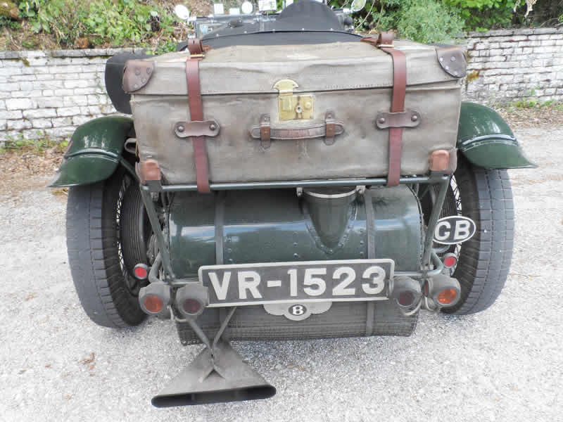 Παλιές Bentley στο Δίλοφο στο Ζαγόρι το καλοκαίρι τού 2013
